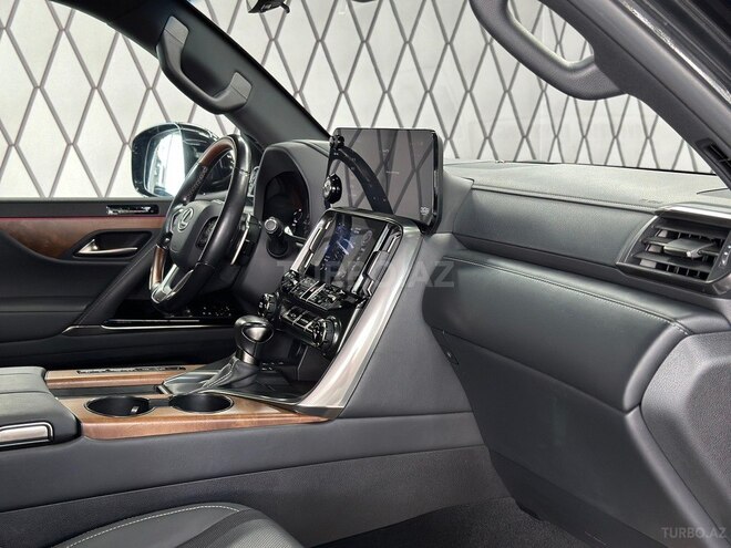 Lexus LX 600-9