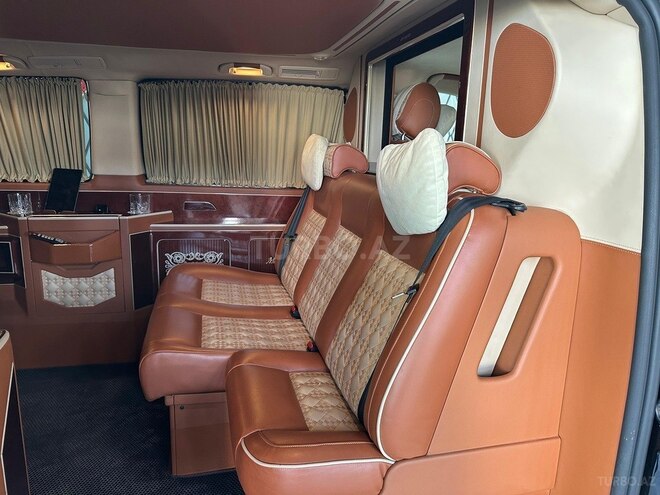 Mercedes V 250-11