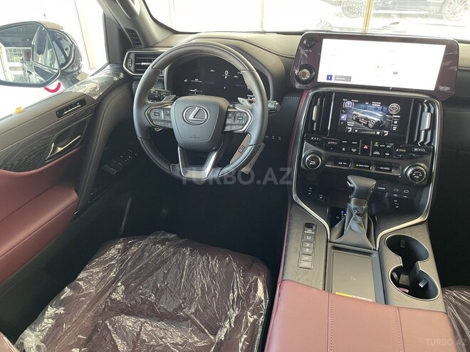 Lexus LX 500d-9