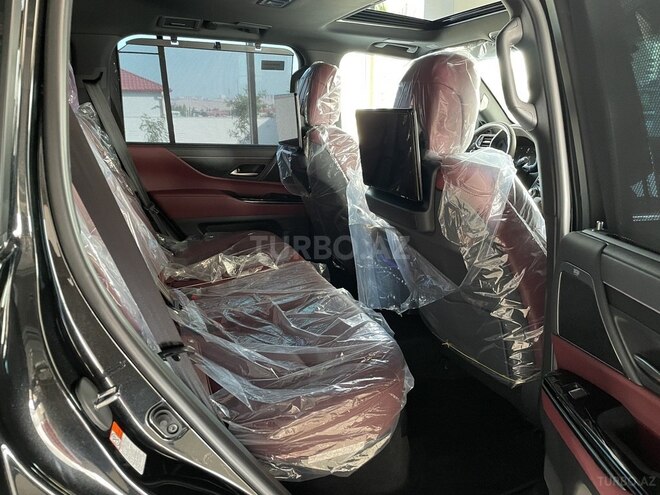 Lexus LX 500d-12