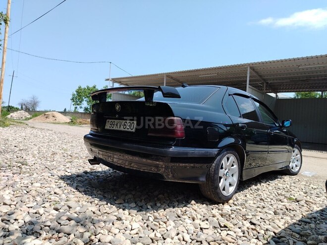 BMW 318 1993, 570,000 km - 1.8 l - Sumqayıt