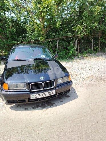 BMW 318 1993, 570,000 km - 1.8 l - Sumqayıt