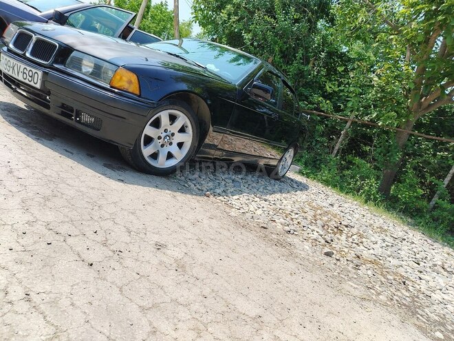BMW 318 1993, 570,000 km - 1.8 l - Sumqayıt