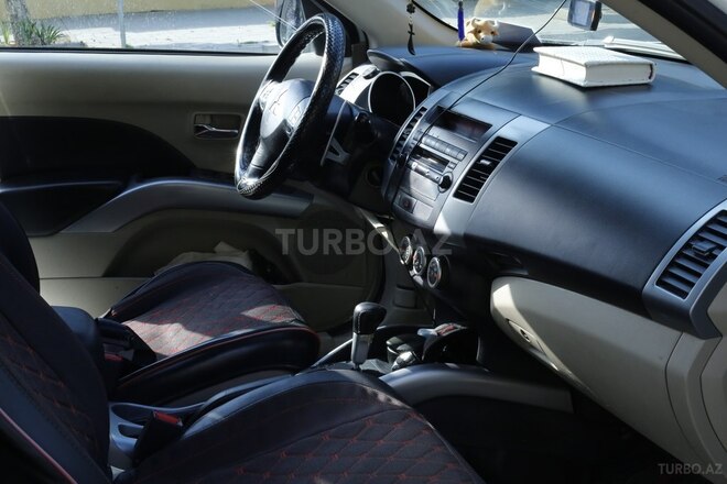Mitsubishi Outlander 2009, 280,000 km - 3.0 л - Xaçmaz