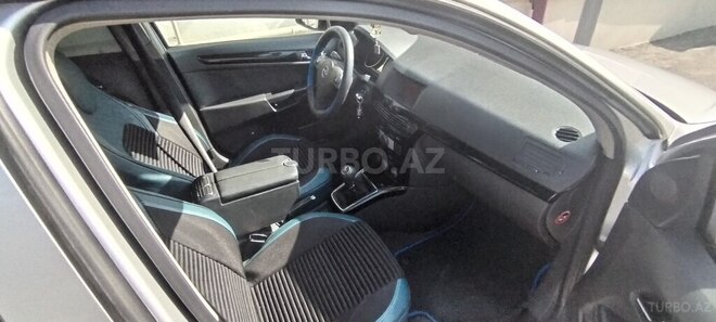 Opel Astra 2004, 180,000 km - 1.4 l - Bakı