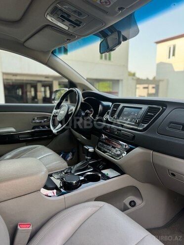 Kia Carnival-9