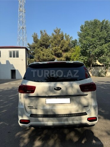 Kia Carnival-5