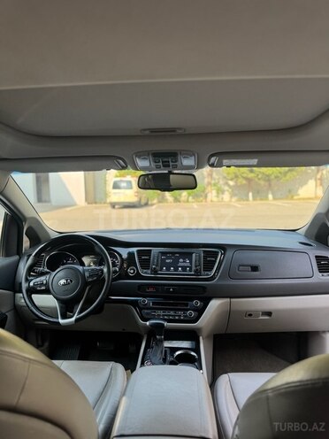 Kia Carnival-10