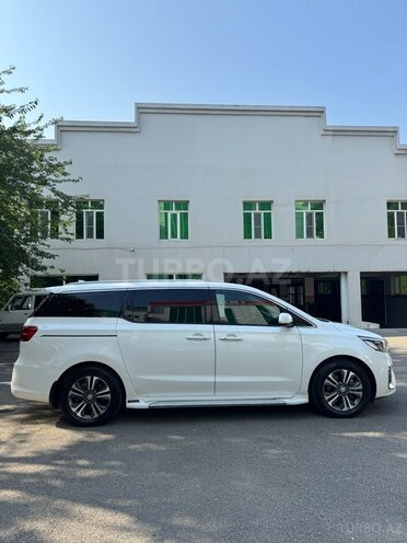 Kia Carnival-7