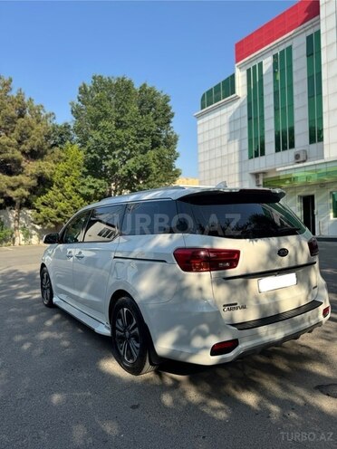 Kia Carnival-4