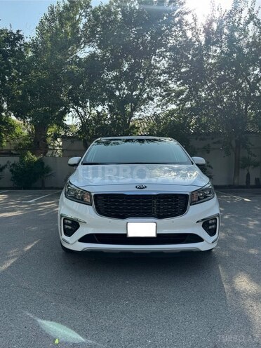 Kia Carnival-1