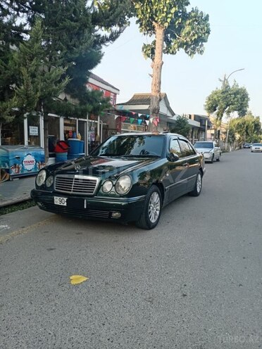 Mercedes E 240 1998, 300,000 km - 2.4 l - Saatlı