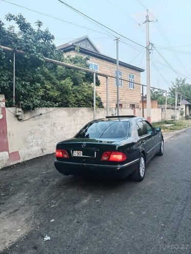 Mercedes E 240 1998, 300,000 km - 2.4 l - Saatlı
