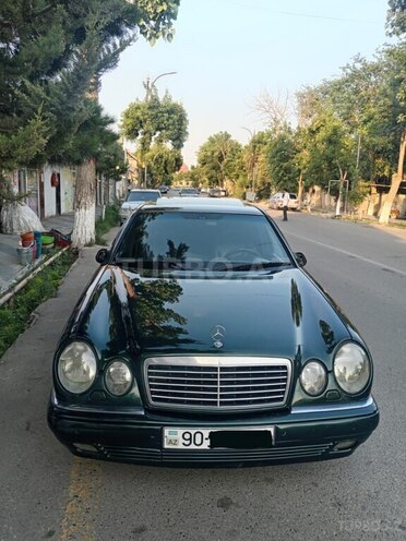 Mercedes E 240 1998, 300,000 km - 2.4 l - Saatlı