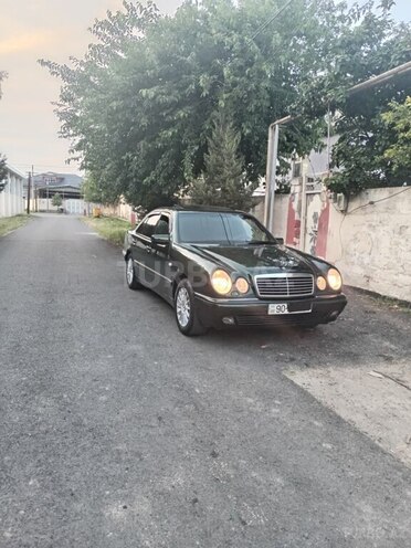 Mercedes E 240 1998, 300,000 km - 2.4 l - Saatlı