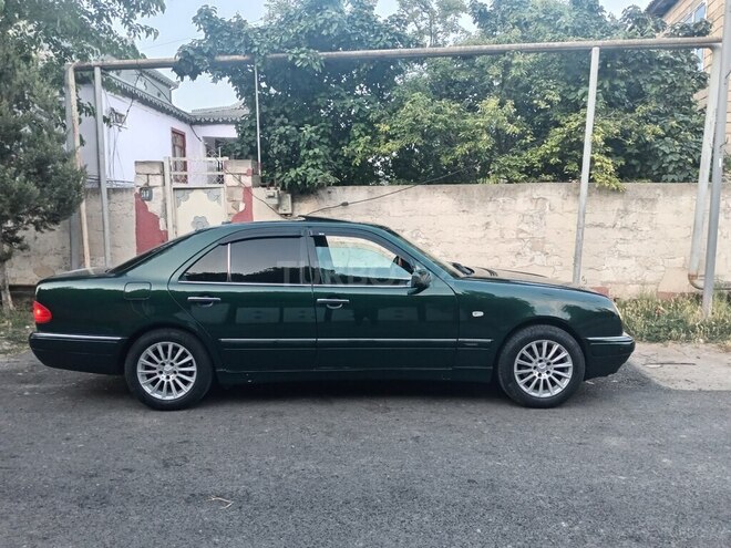 Mercedes E 240 1998, 300,000 km - 2.4 l - Saatlı