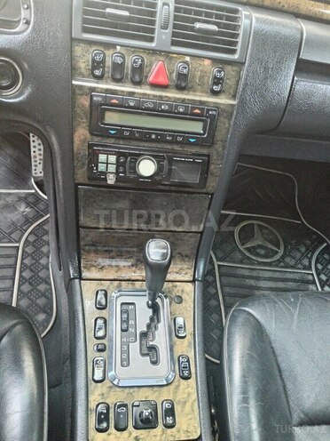 Mercedes E 240 1998, 300,000 km - 2.4 l - Saatlı