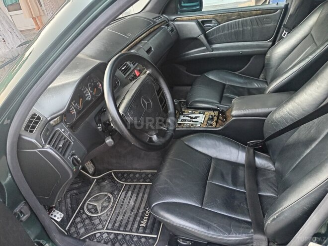 Mercedes E 240 1998, 300,000 km - 2.4 l - Saatlı