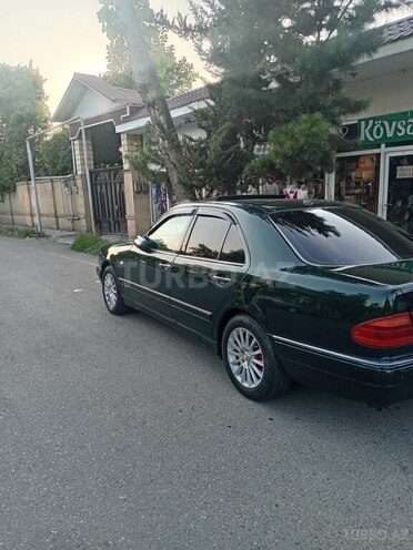 Mercedes E 240 1998, 300,000 km - 2.4 l - Saatlı