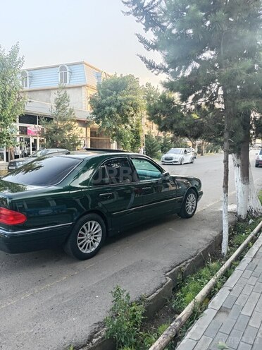 Mercedes E 240 1998, 300,000 km - 2.4 l - Saatlı