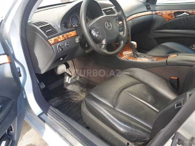 Mercedes E 240 2002, 286,000 km - 2.6 l - Bakı