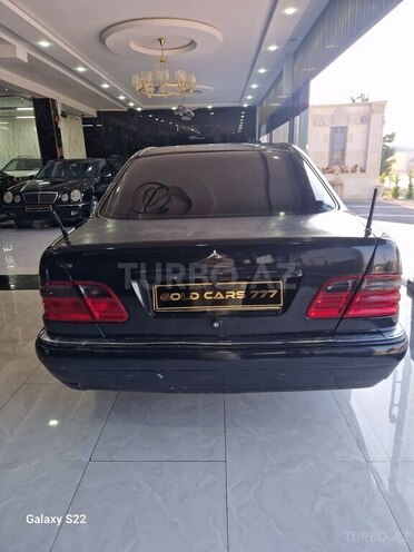 Mercedes E 230-2