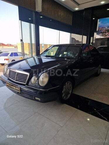 Mercedes E 230-3