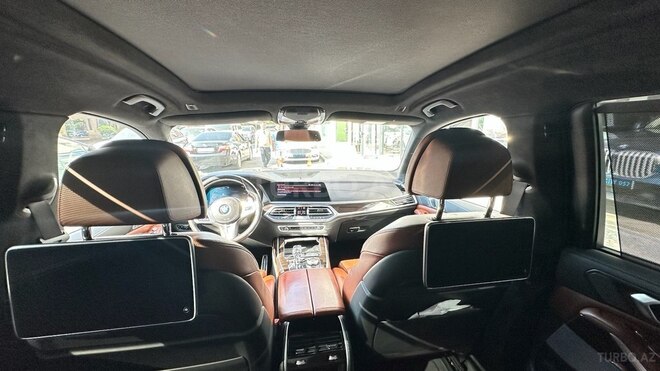 BMW X7-7