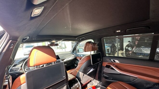 BMW X7-9