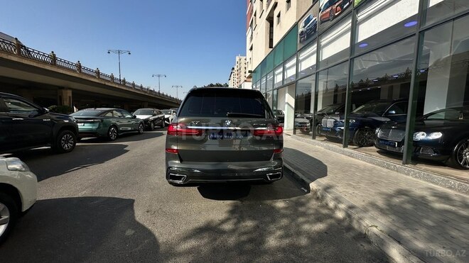 BMW X7-10