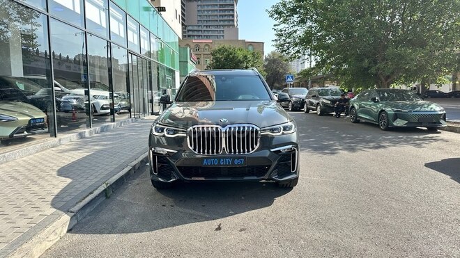 BMW X7-1