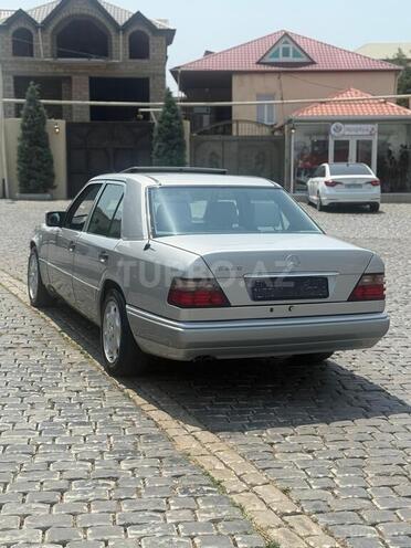 Mercedes E 220 1995, 334,800 km - 2.2 l - Bakı