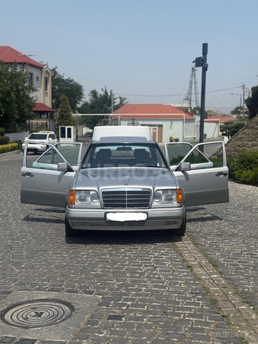 Mercedes E 220 1995, 334,800 km - 2.2 l - Bakı