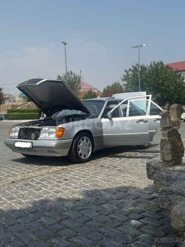 Mercedes E 220 1995, 334,800 km - 2.2 l - Bakı