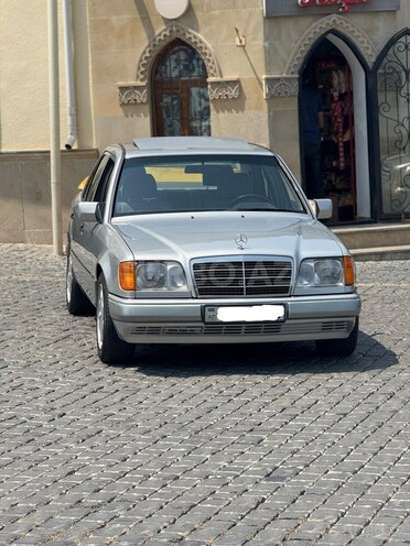 Mercedes E 220 1995, 334,800 km - 2.2 l - Bakı