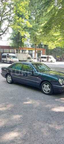 Mercedes E 200 1999, 298,800 km - 2.0 l - Quba