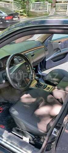 Mercedes E 200 1999, 298,800 km - 2.0 l - Quba