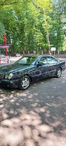 Mercedes E 200 1999, 298,800 km - 2.0 l - Quba