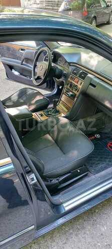 Mercedes E 200 1999, 298,800 km - 2.0 l - Quba