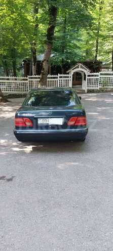 Mercedes E 200 1999, 298,800 km - 2.0 l - Quba