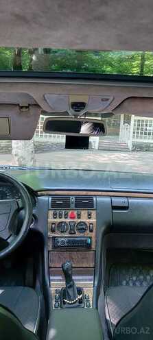 Mercedes E 200 1999, 298,800 km - 2.0 l - Quba
