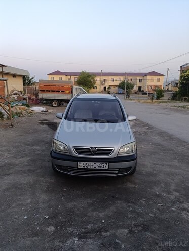 Opel Zafira 2002, 160,000 km - 2.2 l - Ucar