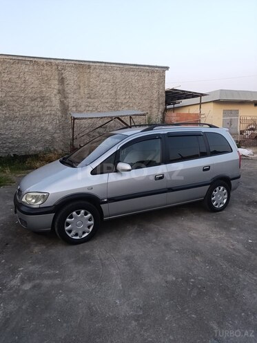 Opel Zafira 2002, 160,000 km - 2.2 l - Ucar