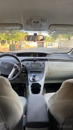 Toyota Prius-5