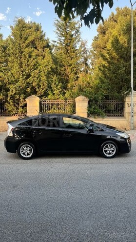 Toyota Prius-4