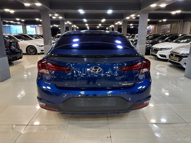 Hyundai Elantra-4