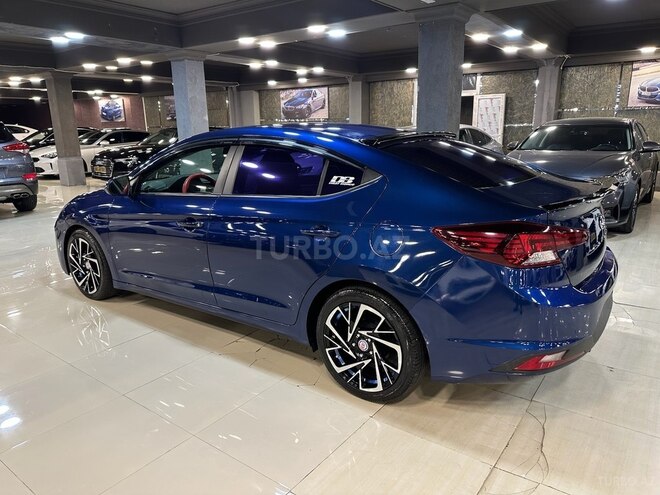 Hyundai Elantra-3
