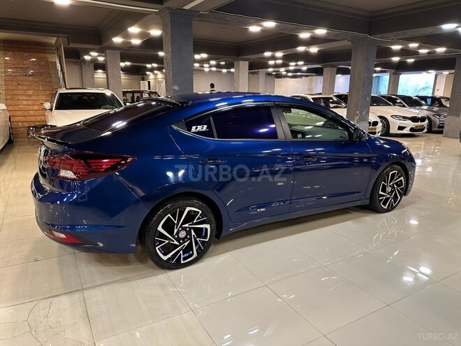 Hyundai Elantra-6