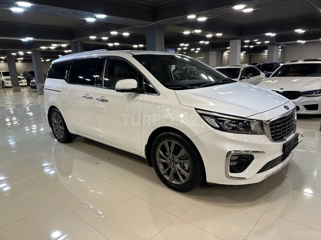 Kia Carnival-2