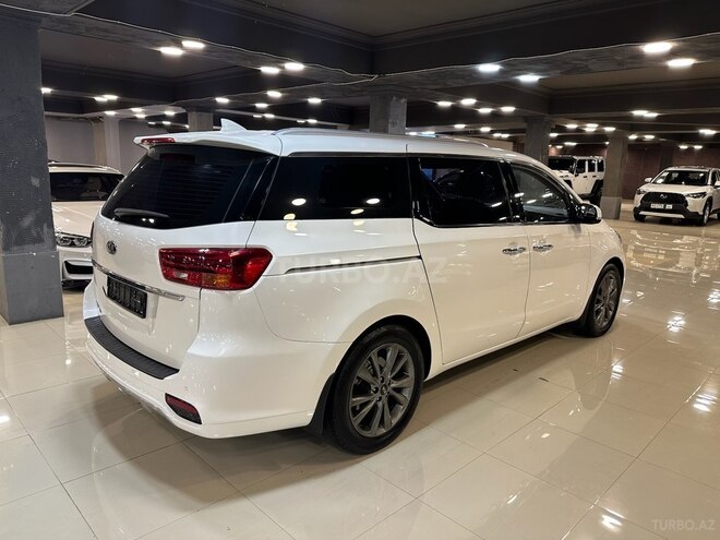 Kia Carnival-5